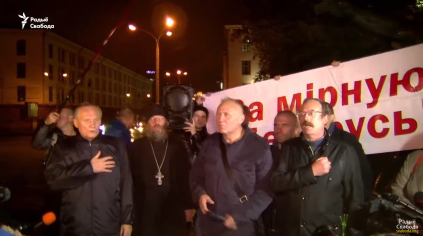 Belarusian anthem sung by choir is playing over loudspeakers at Minsk demo against Zapad2017.   