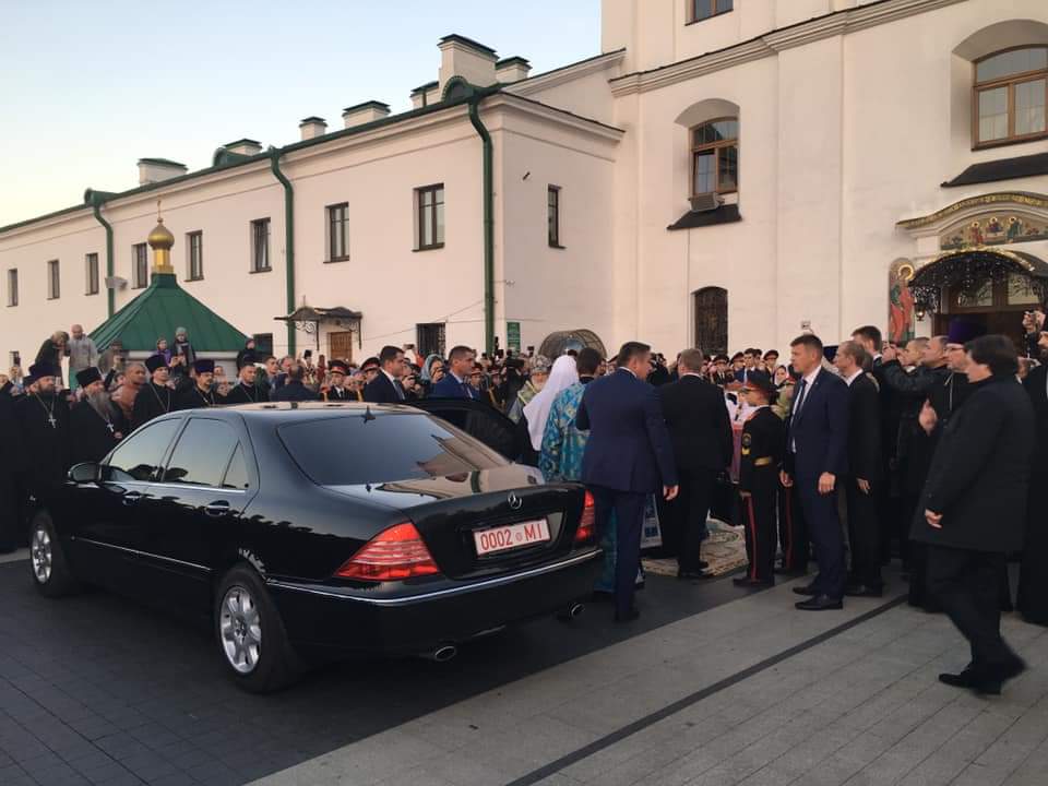 Belarusian priest Alexander Shramko has been banned from service after posting photos of Patriarch Kirill's impressive arrival on his Facebook page 