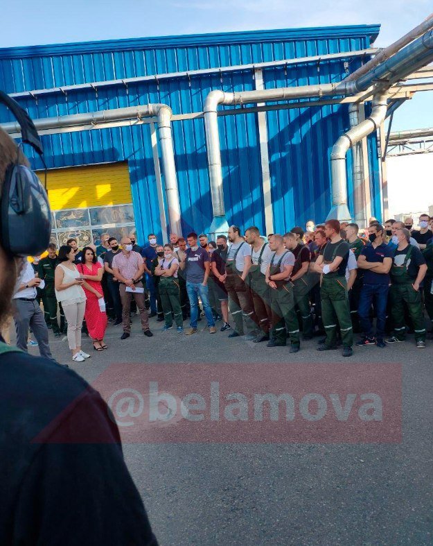 Мебельная фабрика ЗОВ в Гродно страйкуют