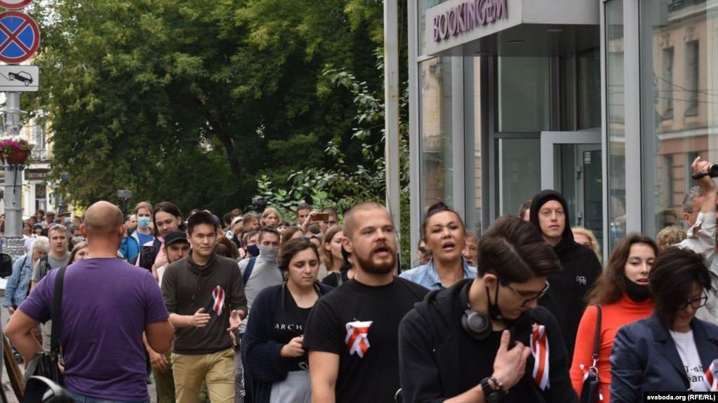 In Irkutsk, east Russia, some 500 held a march in solidarity with the people of Belarus.  Irkutsk region has multiple villages populated by people from Belarus who moved to Siberia in 19th / early 20th century