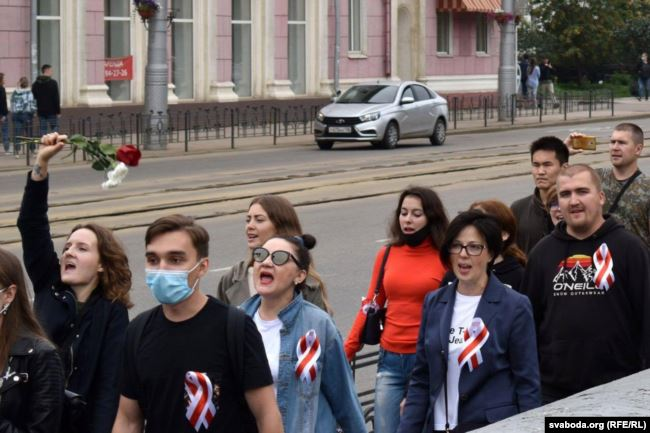 In Irkutsk, east Russia, some 500 held a march in solidarity with the people of Belarus.  Irkutsk region has multiple villages populated by people from Belarus who moved to Siberia in 19th / early 20th century