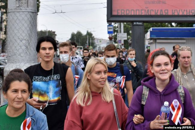 In Irkutsk, east Russia, some 500 held a march in solidarity with the people of Belarus.  Irkutsk region has multiple villages populated by people from Belarus who moved to Siberia in 19th / early 20th century