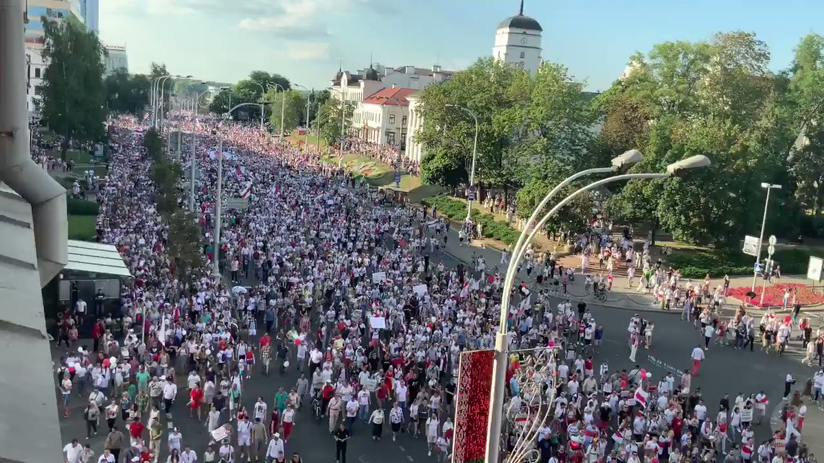 Minsk demonstrators chanting Put Lukashenko into paddy wagon