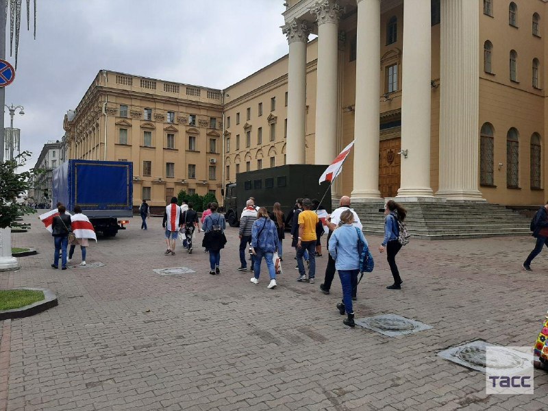 Additional security forces deployed to KGB building in Minsk before anti-government demonstration