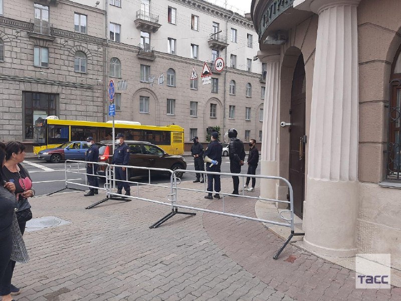 Additional security forces deployed to KGB building in Minsk before anti-government demonstration