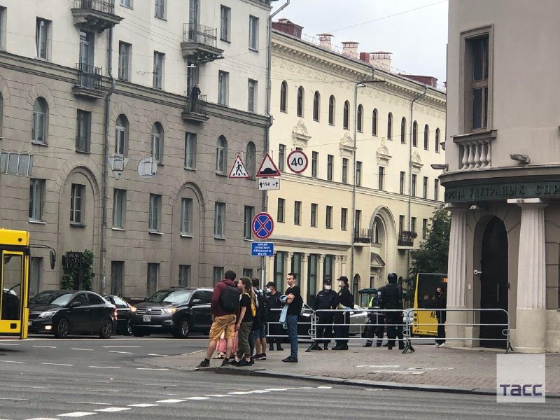 Additional security forces deployed to KGB building in Minsk before anti-government demonstration