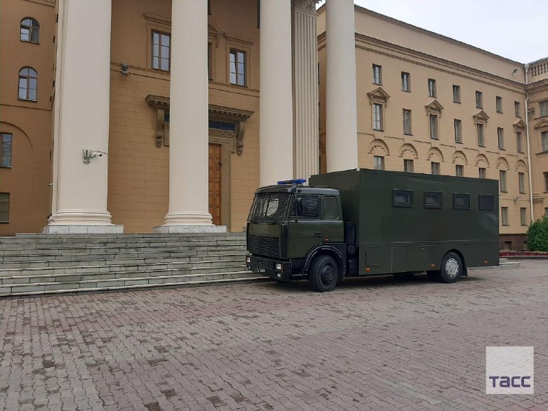 Additional security forces deployed to KGB building in Minsk before anti-government demonstration