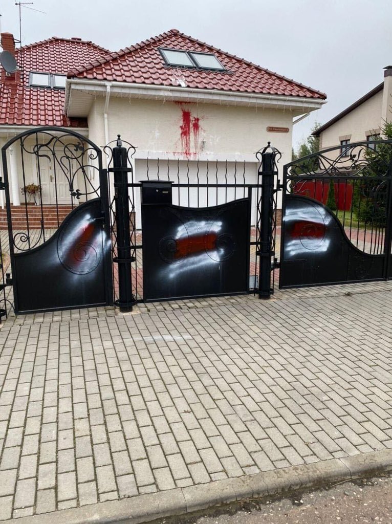 The house of former Minister and Ambassador Pavel Latushka, who sided with the opposition, was vandalized. His family fled the country, Latushka did not stay home