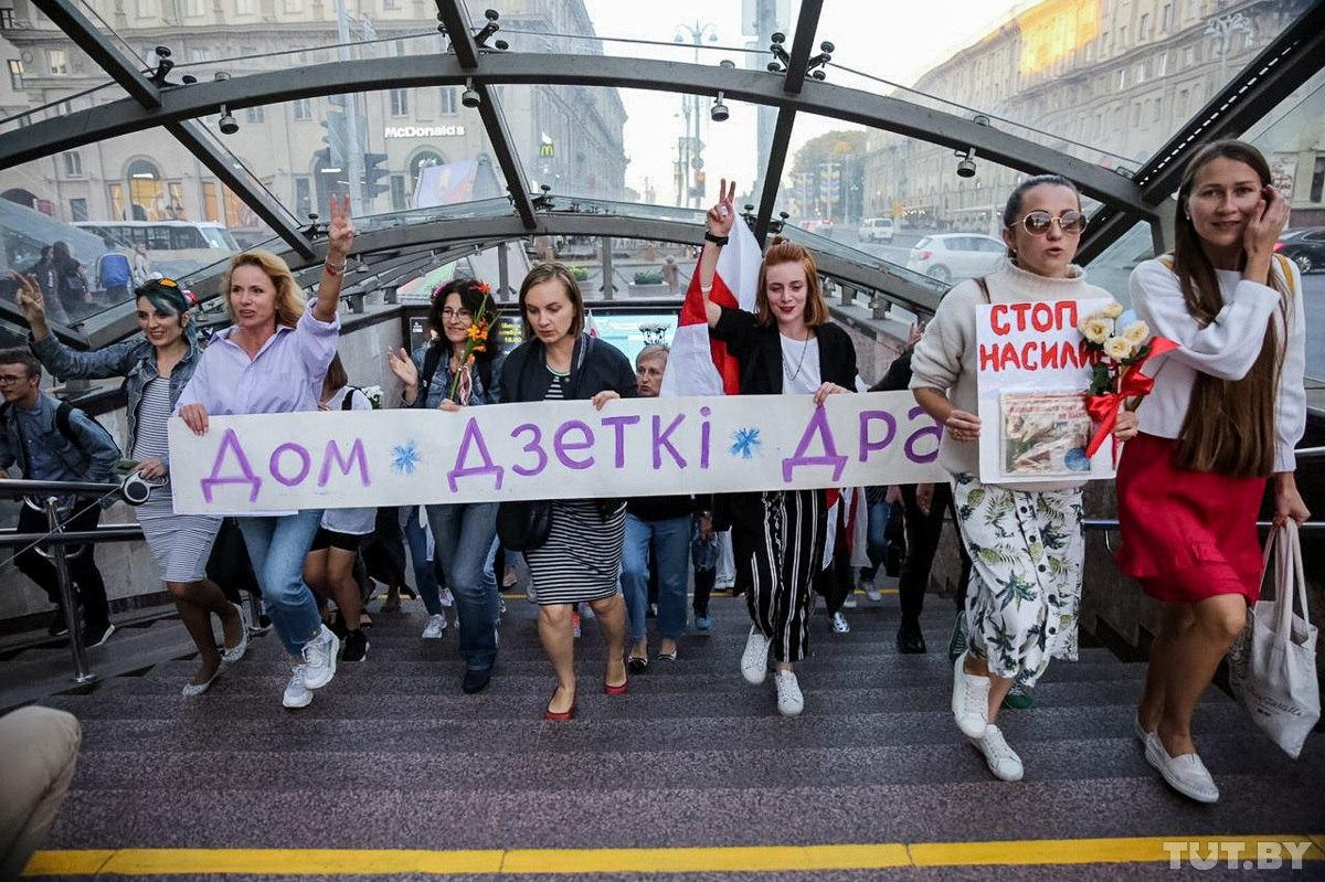 Минск. Протестующие на проспекте и площади Независимости.  Фото: Дарья Бурякина,