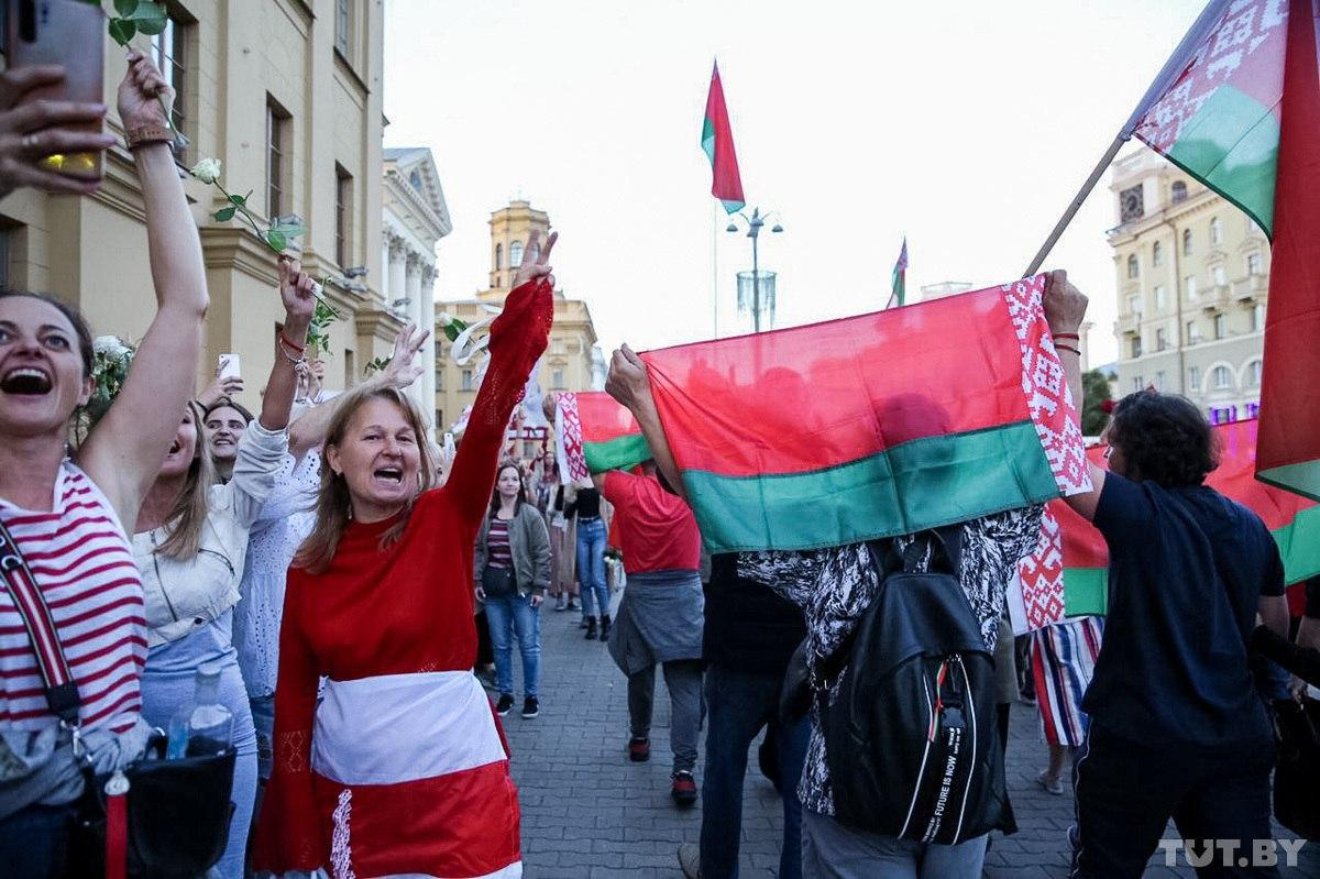 Минск. Протестующие на проспекте и площади Независимости.  Фото: Дарья Бурякина,