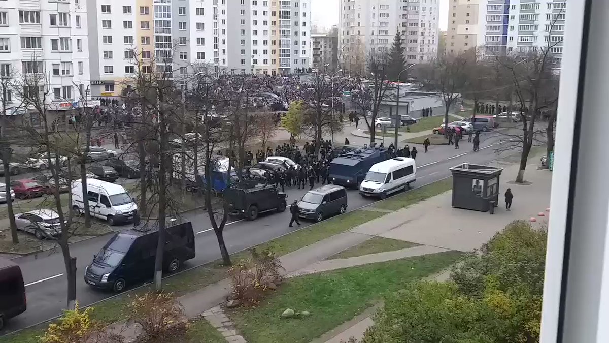 Силовики отходят с «Площади Перемен