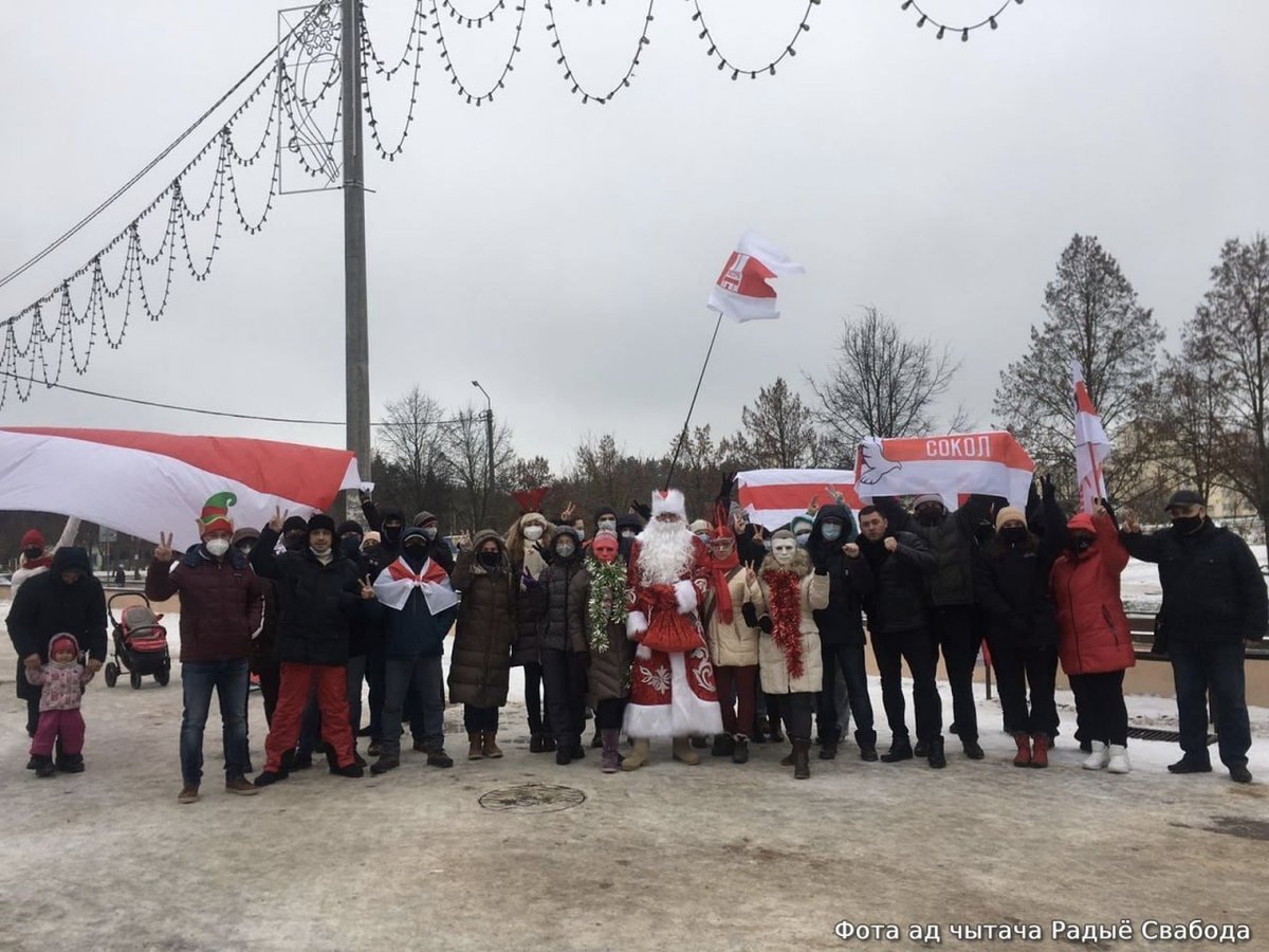 Пасёлак Сокал, што пад Менскам, выйшаў на акцыю зь Дзедам Марозам 