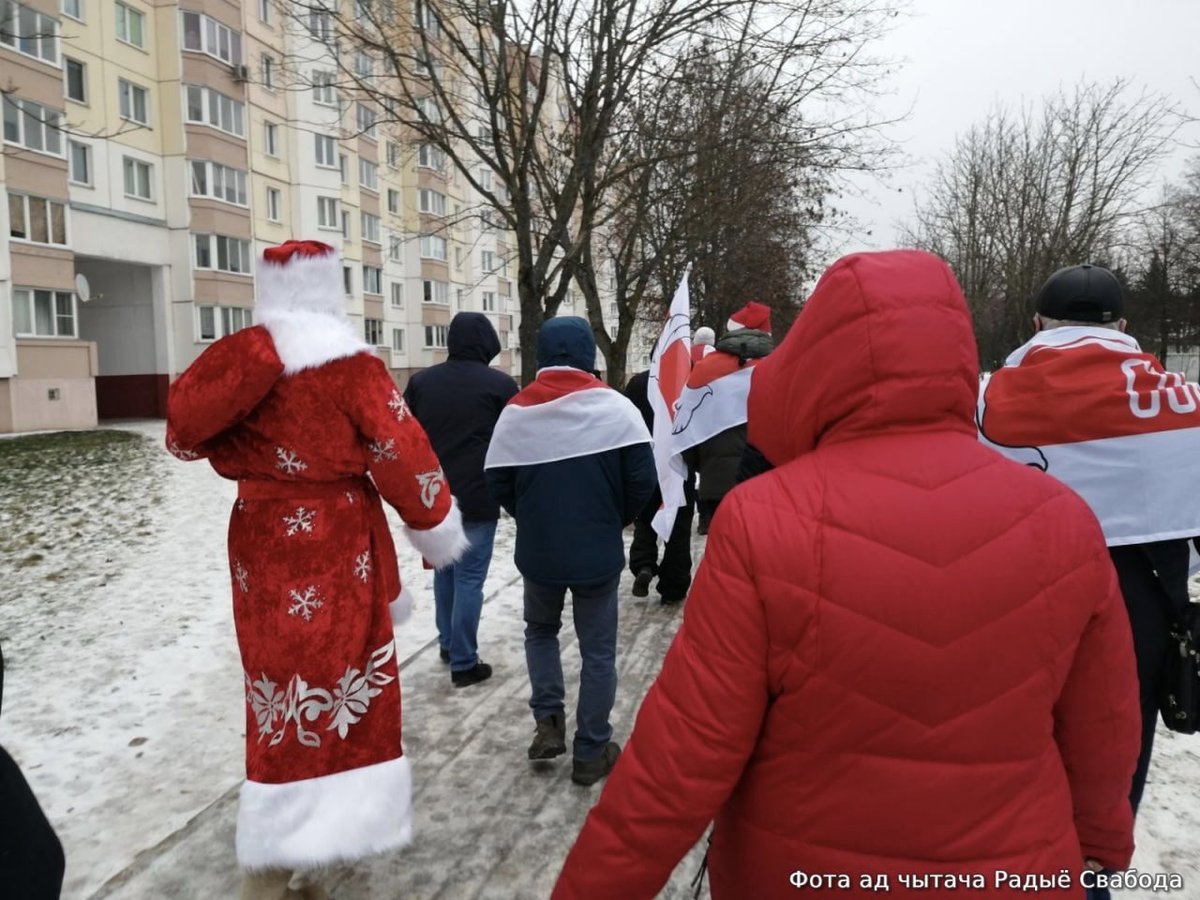 Пасёлак Сокал, што пад Менскам, выйшаў на акцыю зь Дзедам Марозам 