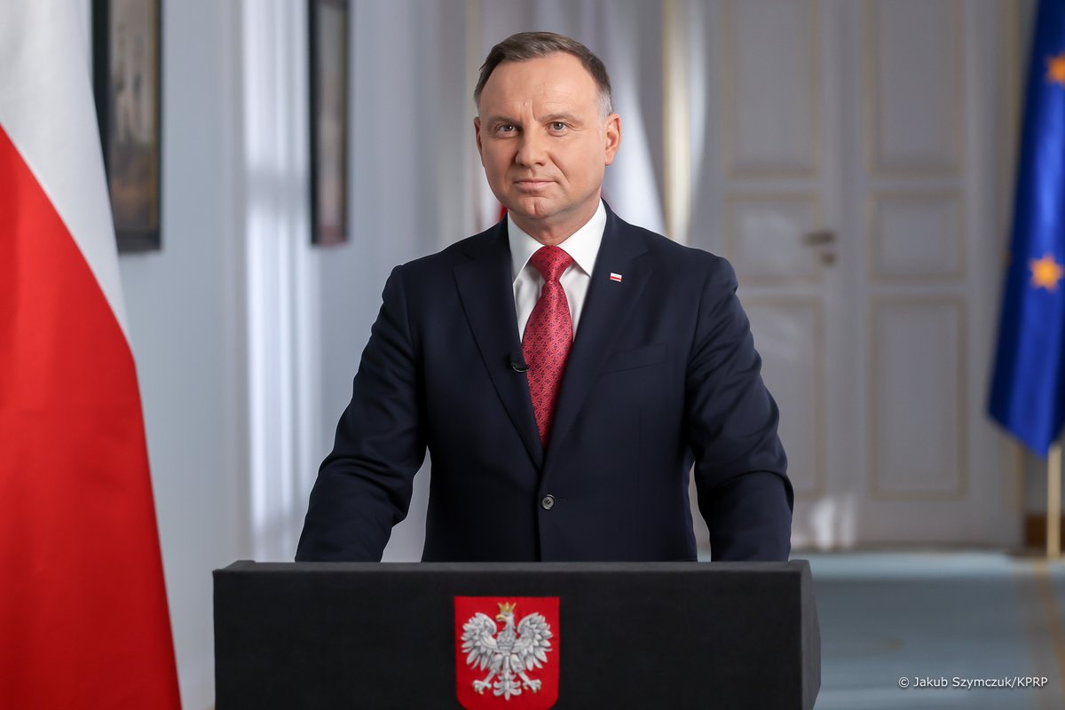 Обращение Президента Республики Польша @AndrzejDuda по случаю Дня национальной независимости: В последние дни наша земля была объектом гибридной атаки под руководством диктатора Александра Лукахенко.