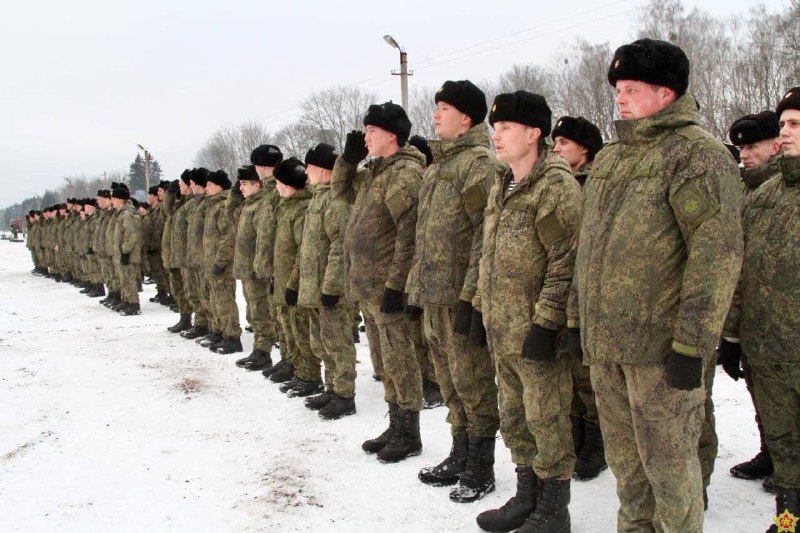 Ще один російський військовий ешелон прибув на станцію Полонка в Білорусі (за даними Міноборони Білорусі). Знову морська піхота і машини з зафарбованими номерами