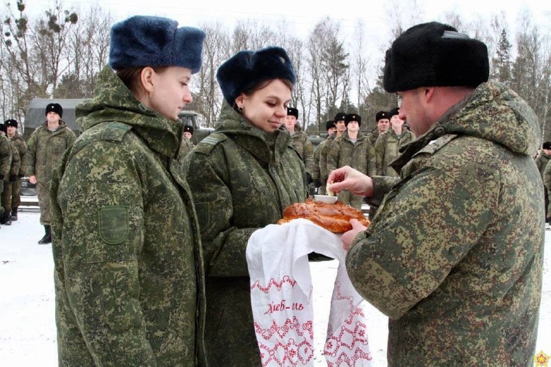 На станцыю Палонка ў Беларусі (паводле Мінабароны Беларусі) прыбыў яшчэ адзін расейскі вайсковы эшалон. Зноў марскія пяхотнікі і машыны з размаляванымі нумарамі