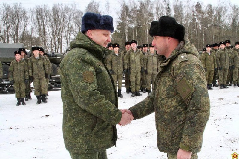 Ще один російський військовий ешелон прибув на станцію Полонка в Білорусі (за даними Міноборони Білорусі). Знову морська піхота і машини з зафарбованими номерами