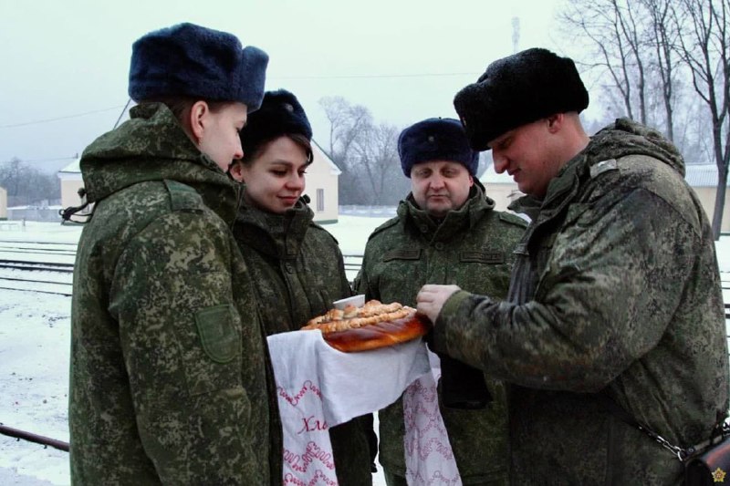 Сегодня утром на станцию Палонка в Беларуси прибыл российский военный эшелон из ЗРК 9К33 Osa/SA-8 Gecko.