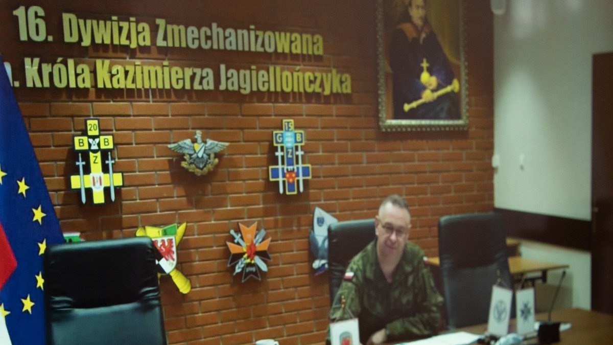 Ministry of National Defense of Poland: The Minister @mblaszczak is briefing at the Ministry of National Defense with the commanders of Armed Forces of Poland regarding the situation on the Polish-Belarusian border