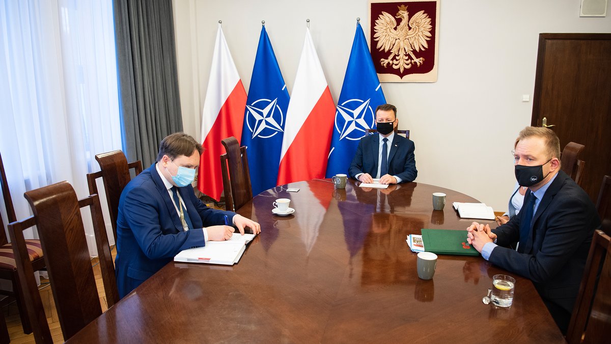 Ministry of National Defense of Poland: The Minister @mblaszczak is briefing at the Ministry of National Defense with the commanders of Armed Forces of Poland regarding the situation on the Polish-Belarusian border