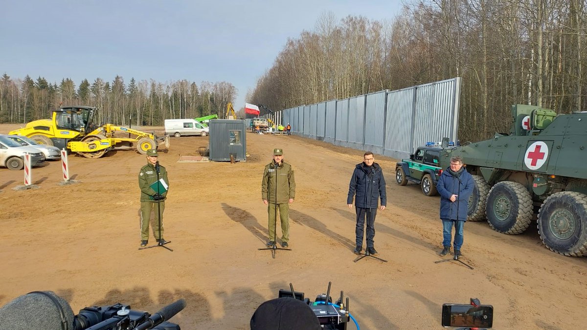 Polish border guards: Today in Tołcze, on the Polish-Belarusian border, a press conference was held with the participation of Prime Minister @MorawieckiM, Deputy Minister @WasikMaciej and Chief Commander @StrazGraniczna, Maj. Gen. SG Tomasz Praga