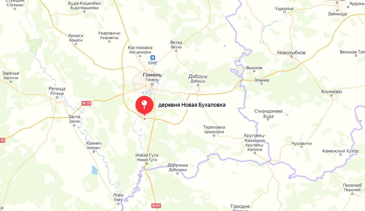 It's reported that a convoy of at least 10 Rosgvardiya's trucks was moving near Gomel. KamAZ (at the front of the column) with flashing beacons (most likely, it belongs to the division of the Rosgvardiya)