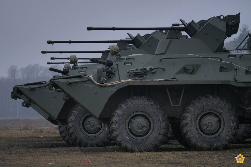 Bjeloruska vojska izvodi obuku s oklopnim transporterima BTR-82A na poligonu u blizini Bresta