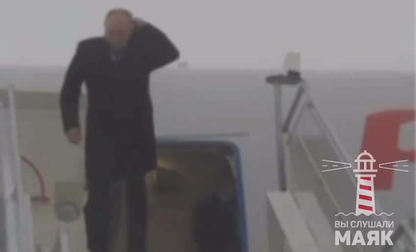 Putin ist zum OVKS-Gipfel in Minsk, Weißrussland, angekommen