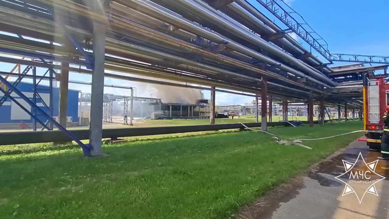 Ziņots par ugunsgrēku Naftanas naftas pārstrādes rūpnīcā netālu no Novopolockas Baltkrievijā, cietis 1 cilvēks