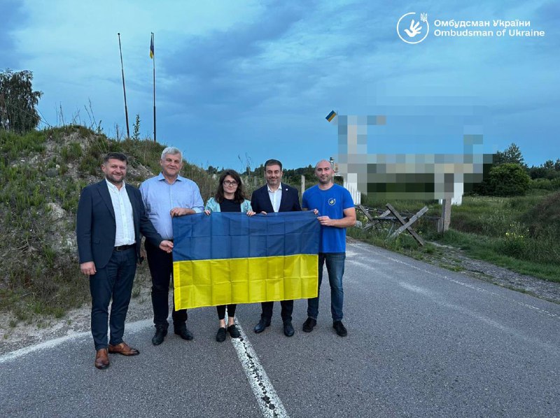 Tien Oekraïense burgers zijn vandaag bevrijd uit Russische en Wit-Russische gevangenschap