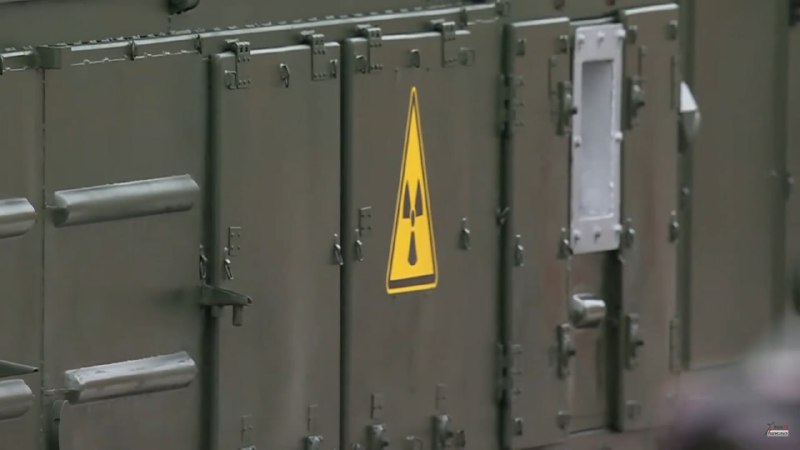 Iskander-missiluppskjutare med nukleär-tecken visades vid militärparaden i Minsk