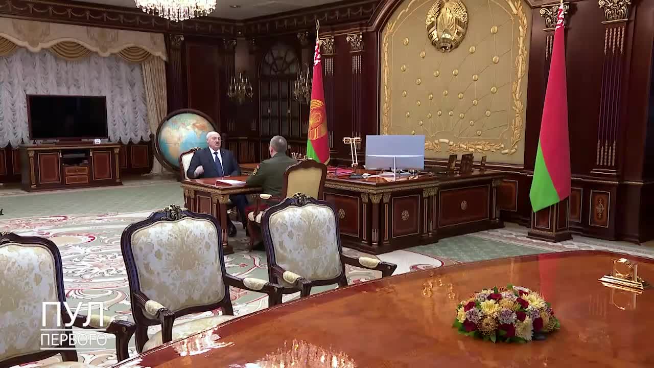Η Λευκορωσία προετοιμάζεται για πόλεμο. Οι αρχές θα κινητοποιήσουν στοχευμένα μονάδες και θα τις προετοιμάσουν για πιθανή στρατιωτική δράση, δήλωσε ο Λουκασένκο.